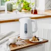 Virdulys Adler AD 1379w — 1,7 L, iki 2200 W, baltas, 360° sukamas pagrindas, polipropilenas