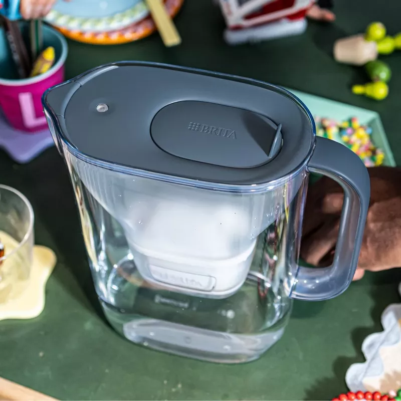 Vandens filtro ąsotis BRITA Style Essential 2,4 L Graphite su MAXTRA kasetė, Smart Light, 1,4 L filtruoto vandens talpa