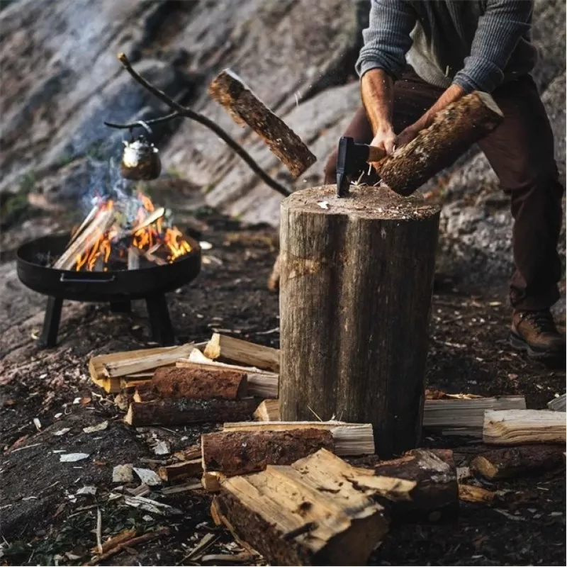 Fiskars Norden N12 skaldymo kirvis su hikorijos medienos kotu