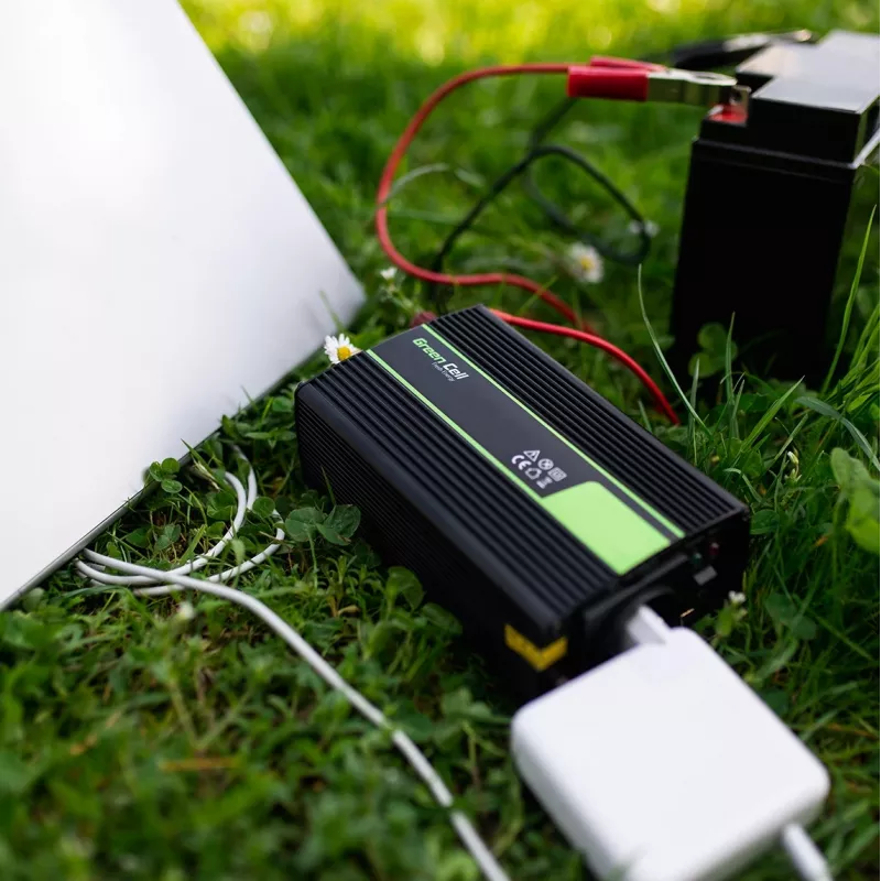 Inverteris Green Cell INV03DE, 12V į 230V, 500 W, 50 Hz, 30 A išėjimas, juodas