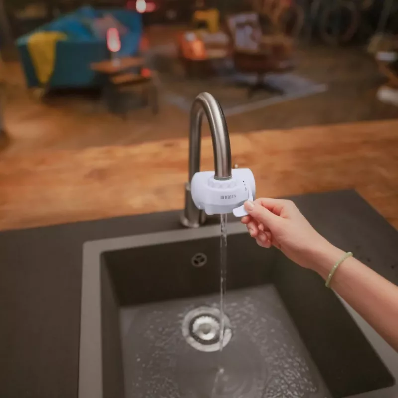 Vandens filtras čiaupui BRITA ON TAP V CU CE2 (1052067) — 4 pakopų, 600 L, 3 režimai, 5 adapteriai, baltas