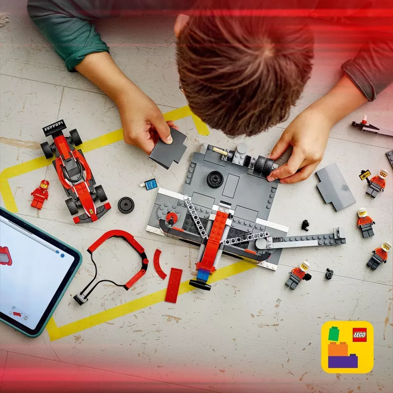 LEGO City F1 Pit Stop 60443 – Ferrari F1 automobilis, 322 dalys, 5 minifigūrėlės, 6+