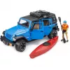 BRUDER Jeep Wrangler Rubicon Unlimited su baidare ir figūrėle BR-02529 – mastelio modelis