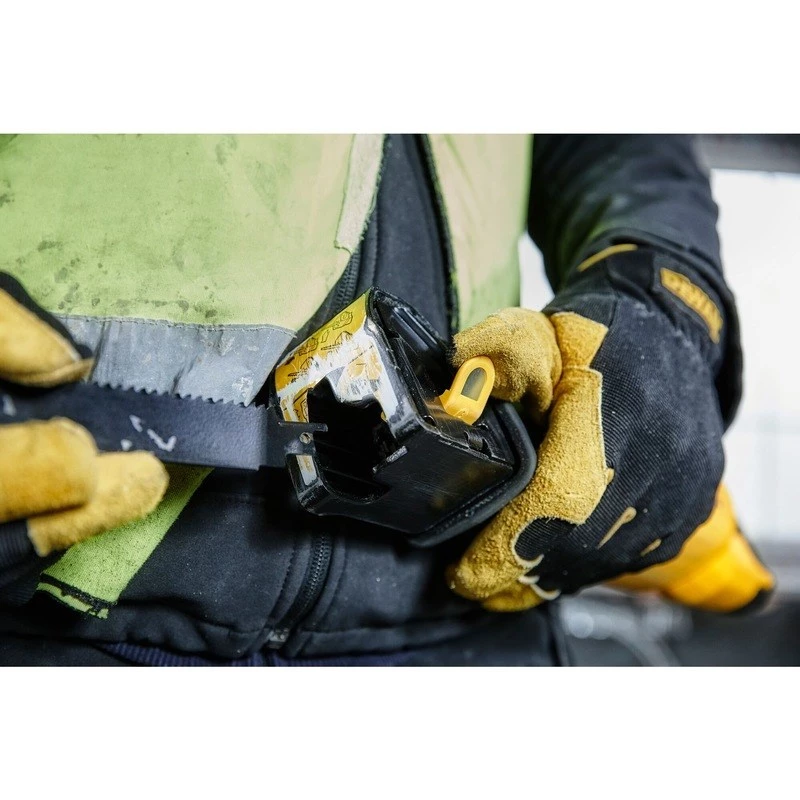 DeWALT DWE305PK-QS kardinis pjūklas, 1100 W, eiga 29 mm, maks. 2800 eig./min, pjovimo gylis medienoje 280 mm, 3,5 kg, juodas/geltonas