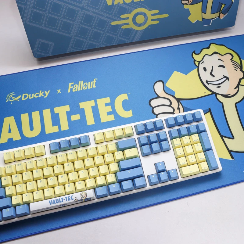 Ducky x Fallout Vault-Tec Limited Edition One 3 Žaidimų klaviatūra + Pelės kilimėlis - MX-Red (US)