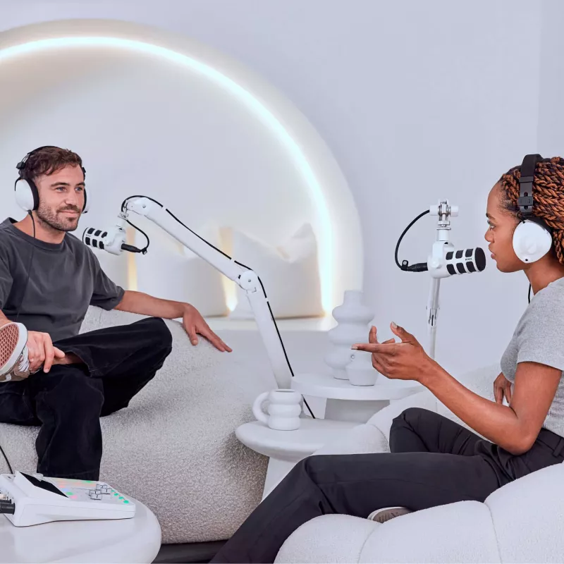 Mikrofono rankena RØDE PSA1 White – reguliuojamas studijinis stovas, 840 mm aukštis, sukamoji galvutė, kabelių valdymas