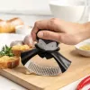 Stalinis česnako presas Ototo Design Rockula plastikas nerūdijantis plienas juodas baltas