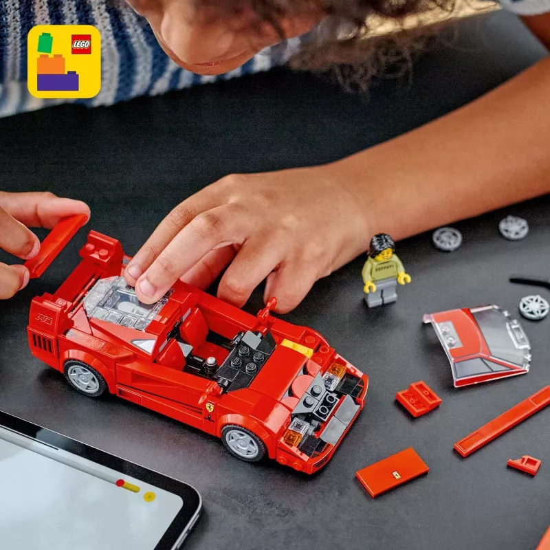LEGO Speed Champions Ferrari F40 Supercar statomas modelis su vairuotojo minifigūrėle, 9+ metų vaikams