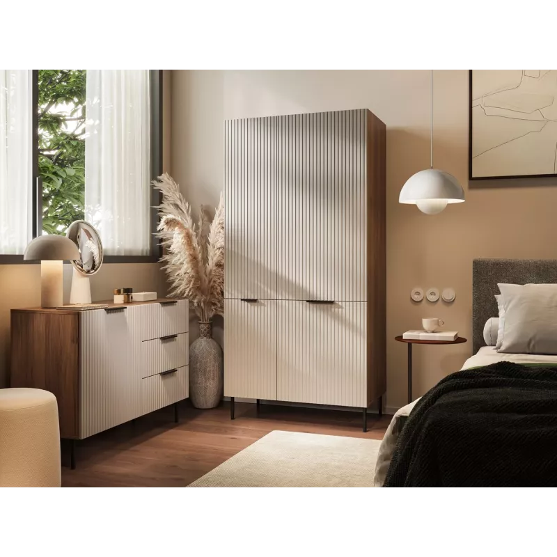 Spinta Cama Meble ALMERA Cama 5 90x52x185 cm, riešutmedžio rėmas, kashmyro durys, 6 lentynos
