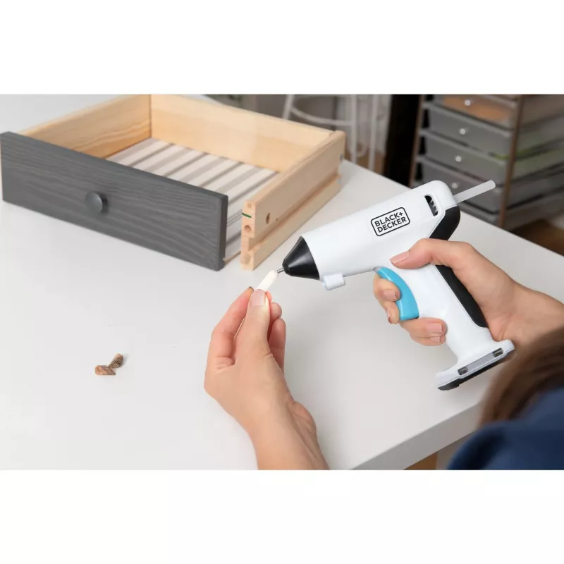 Black+Decker BCGL115-XJ karštų klijų pistoletas 3,6 V įkraunama baterija USB-C įkrovimo laidas 1 (BCGL115-XJ)