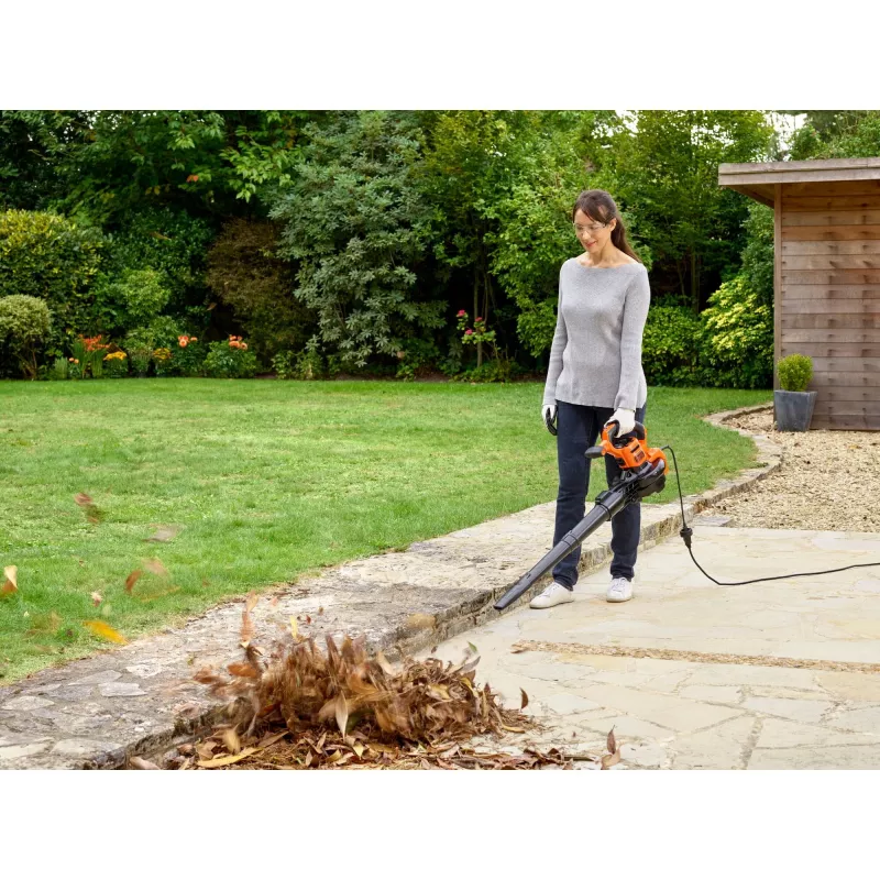 Kuprininis lapų pūstuvas Black & Decker BEBLV301-QS — 3000 W, oro greitis 206–404 km/h, 72 L maišas, 6 kg