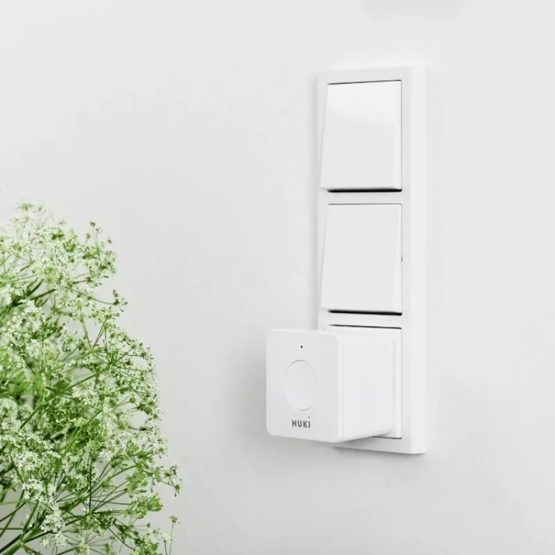 Signalų stiprintuvas išmaniesiems namams NUKI Bridge – Bluetooth / Wi‑Fi, 230 V, atstumas iki 10 m, 60×60×50 mm, baltas