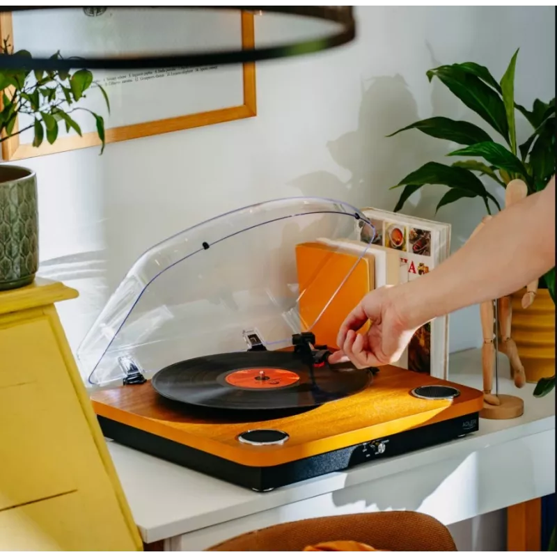 Patefono grotuvas Adler AD 1914 analoginis bėginės pavaros su USB, keramine plokštele, DC varikliu, 33 1/3 aps./min., Bluetooth 5.4, RCA išėjimais, įmontuotais garsiakalbiais