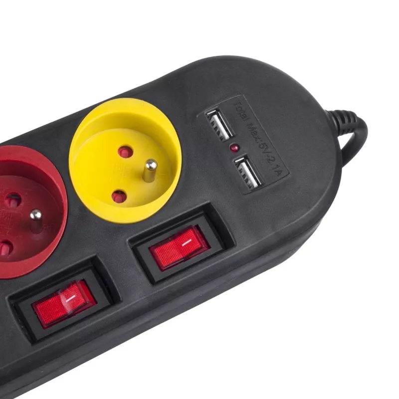 Maitinimo blokas MACLEAN MCE229B – 4 kištukiniai lizdai, 2× USB-A, 1,5 m laidas, 10 A, F tipas, vidaus patalpoms, juoda
