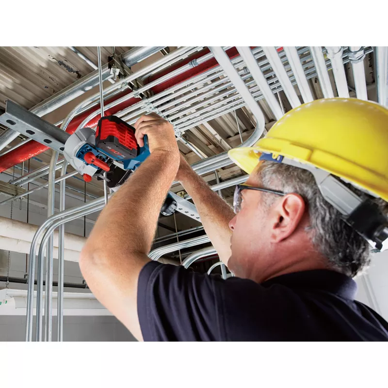 Bosch GCB 18V-63 Professional akumuliatorinis juostinis pjūklas, 18 V, 63,5 mm pjovimo gylis, be akumuliatoriaus ir įkroviklio, L-BOXX