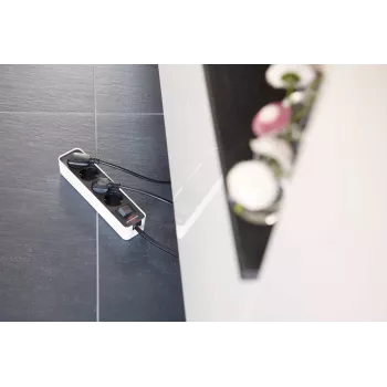 Brennenstuhl Ecolor 4-ių lizdų ilgintuvas poliruotu paviršiumi, 1,5 m laidas, baltas/juodas