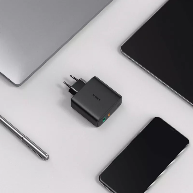 Aukey PA-D3 Sieninis įkroviklis 2xUSB Power Delivery (1xUSB + 1xUSB C) 5.4A 60W Dynamic Detect