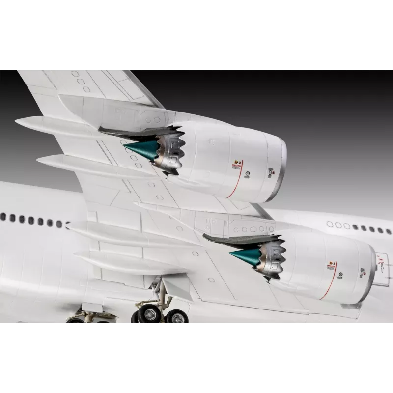 Replė Revell Boeing 747-8 Lufthansa nauja dažymo schema