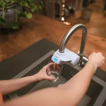 BRITA vandens filtras čiaupui 1.2023.0413, 3 režimai, 5 pakopų kasetė, 600 l talpa, baltas, 5 čiaupo adapteriai