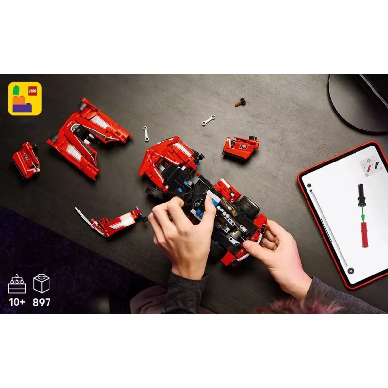 Konstruktorius LEGO Technic Ferrari FXX K mastelis 1:10, 897 detalių, nuo 10 metų