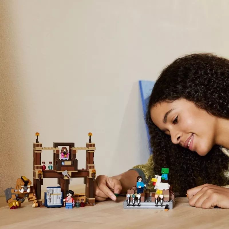 LEGO MINECRAFT 21272 Miško dvaro kovos ringas