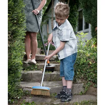 Vaikiška šluota Fiskars MyFirst, mėlyna, 980 mm, plastikinis rėmas ir rankena, 1 vnt.