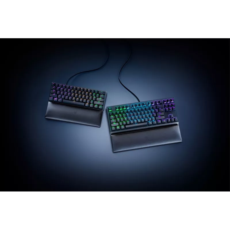 Riešo atrama Razer RC21-01710100-R3M1 — dirbtinė oda, memory foam, 356 mm × 8,9 mm, juoda