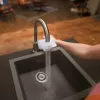 Vandens filtras čiaupui BRITA ON TAP V CU CE2 (1052067) — 4 pakopų, 600 L, 3 režimai, 5 adapteriai, baltas