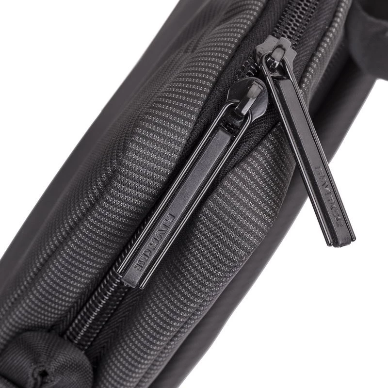 Porteris Rivacase 8730 39,6 cm (15,6 colio) juodas