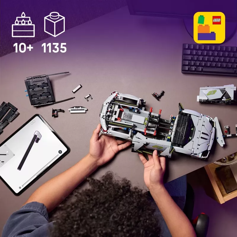 LEGO Technic Supercar Lamborghini Revuelto 42214 – 1:10 mastelio modelio rinkinys, 1135 dalių
