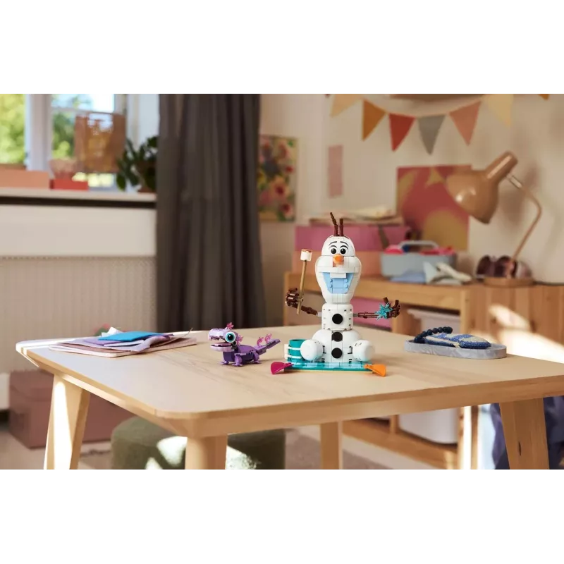 LEGO DISNEY 43287 Olaf ir Bruni iškylauja