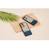 Dėklas Samsung Galaxy Note 20 Ultra iš medžio ir polikarbonato – mėlyna gėlė juodame fone