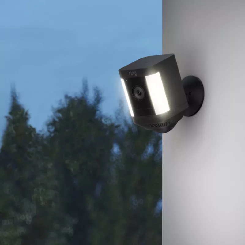 Ring Spotlight Cam Plus Battery – IP apsaugos kamera – lauko, belaidė, montuojama ant lubų/sienos – juoda – dėžutė