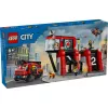 Konstruktorius LEGO City Gaisrinė su pasukamaisiais kopėčiais 60414 – 843 dalys, 5 minifigūrėlės