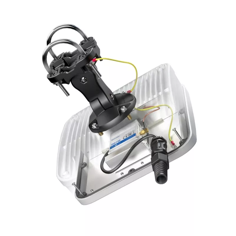 Kryptinė tinklo antena QuWireless QuMax – kryptinė PoE/LAN antena 0,694–2,7 GHz, iki 6 dBi, balta