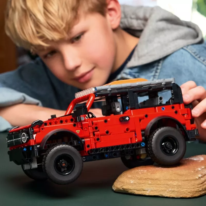 LEGO Technic konstravimo rinkinys Ford Bronco Off-Roader 4x4 modelis 42213 – 943 detalės, nuo 9 metų