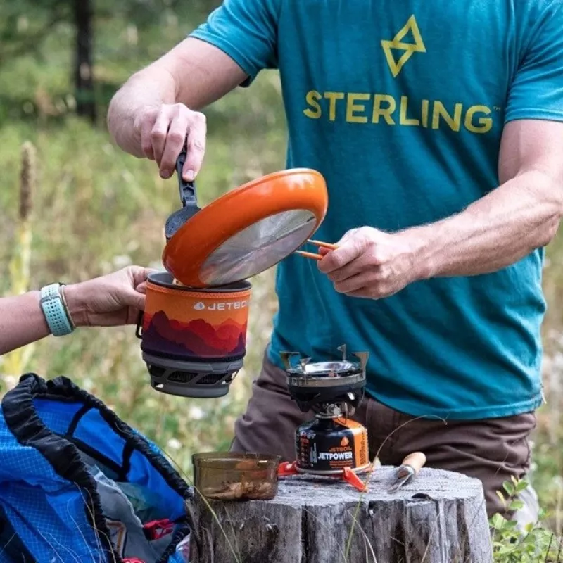 Nešiojama dujinė viryklė Jetboil MiniMo – kompaktiška stovyklavimo viryklė su integruotu FluxRing degikliu ir troškinimo valdymu