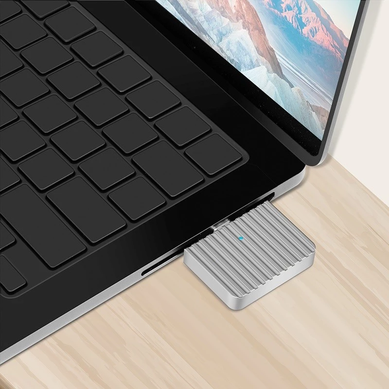 Itin mažas USB3.2 Gen2x1 SSD korpusas su USB-C, NVMe