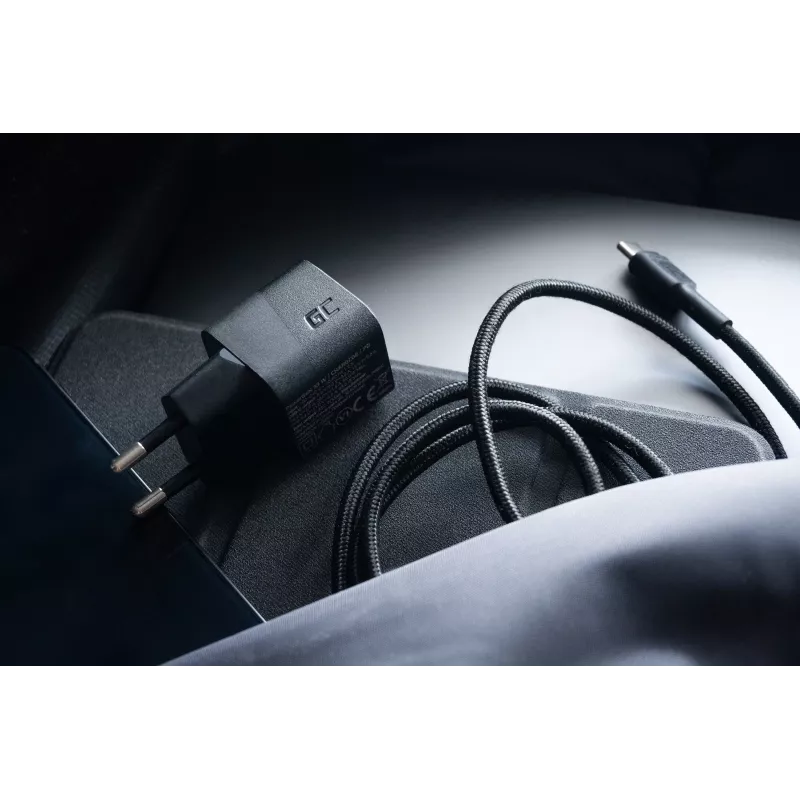Mobiliojo įrenginio įkroviklis Green Cell CHARGC06, USB-C 33W, Quick Charge 3.0, AC įėjimas 100–240V, juodas