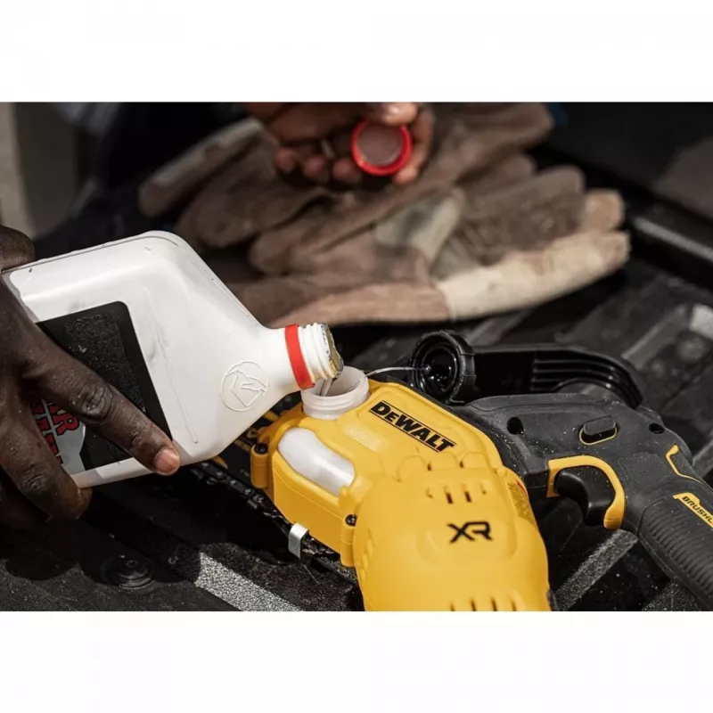 Krūmapjovė DeWALT DCMPS520N-XJ, 520 mm peilis, 8,5 m/s grandinės greitis, 18 V Li‑Jon, 0,55 l alyvos bakas, 2,1 kg