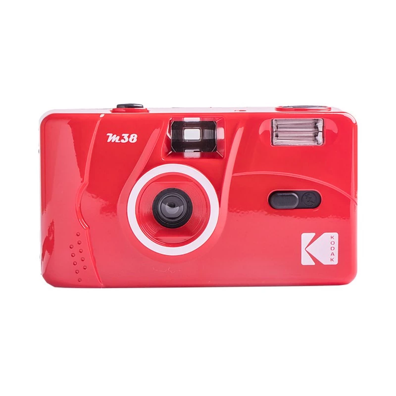 Kodak M38 Scarlet – daugkartinis 35 mm juostinis fotoaparatas, kompaktiškas