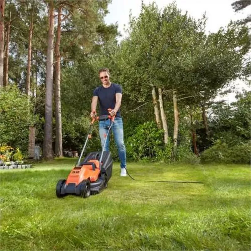 Elektrinė vejapjovė Black & Decker su pjovimo aukščio reguliavimu 1200 W, pjovimo plotis 32 cm