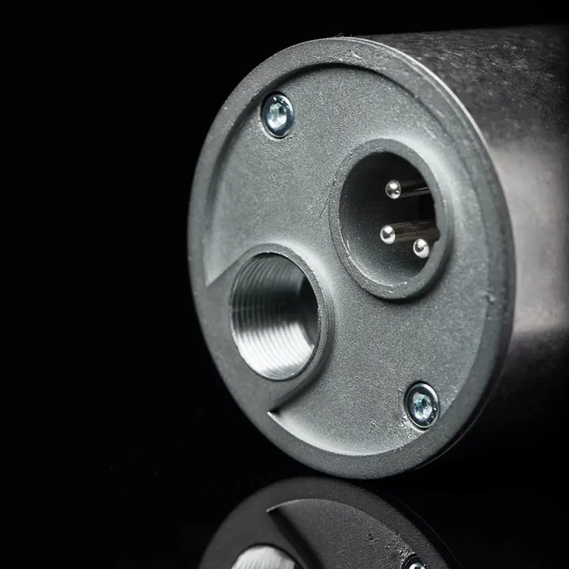 Studijoje naudojamas kondensatorinis mikrofonas Aston Origin