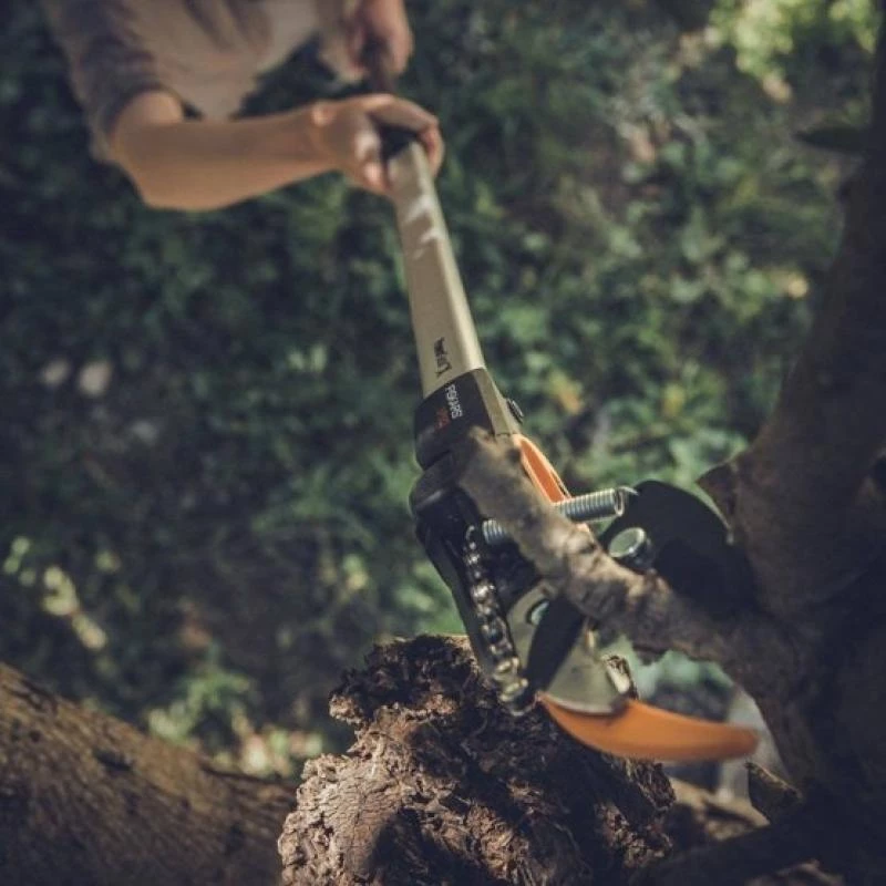 Sodinimo žirklės Fiskars UPX82 Anvil – genėjimo žirklės medingoms šakoms, juoda/mėlyna/pilka