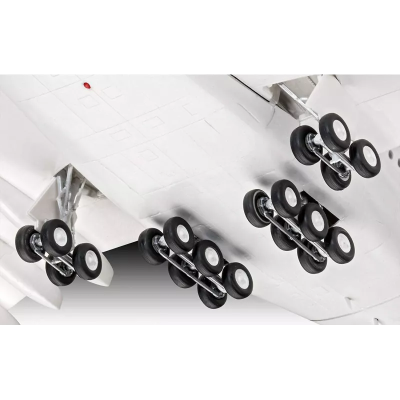 Surinktas modelis Revell Airbus A380-800 Lufthansa New Livery 1:144