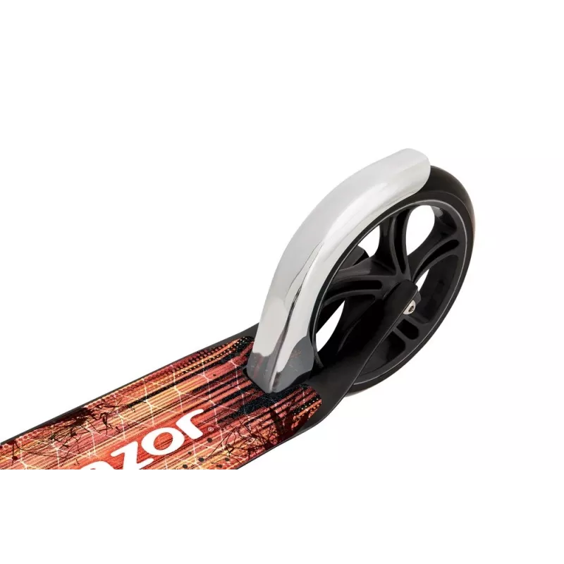 Paspirtukas Razor A5 Lux – aliuminis, 20 cm poliuretano ratai, sulankstomas, reguliuojamo aukščio, max apkrova 100 kg, juodas