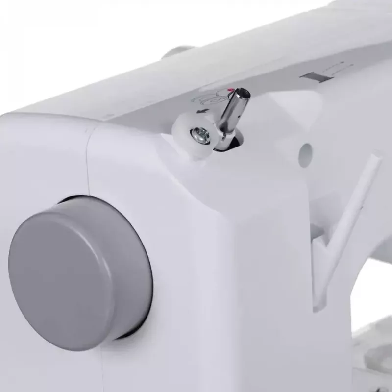 Pusiau automatinė siuvimo mašina SINGER M1005 — 11 siūlių, 4 mm dygsnio plotis, viršutinė drop-in ritė, laisva rankovė, 2,5 kg