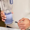 Nešiojamas blenderis Ninja BC251EULD — 0,57 L indas, baterija 11,1 V, nerūdijančio plieno peiliai, levandų/permatomas