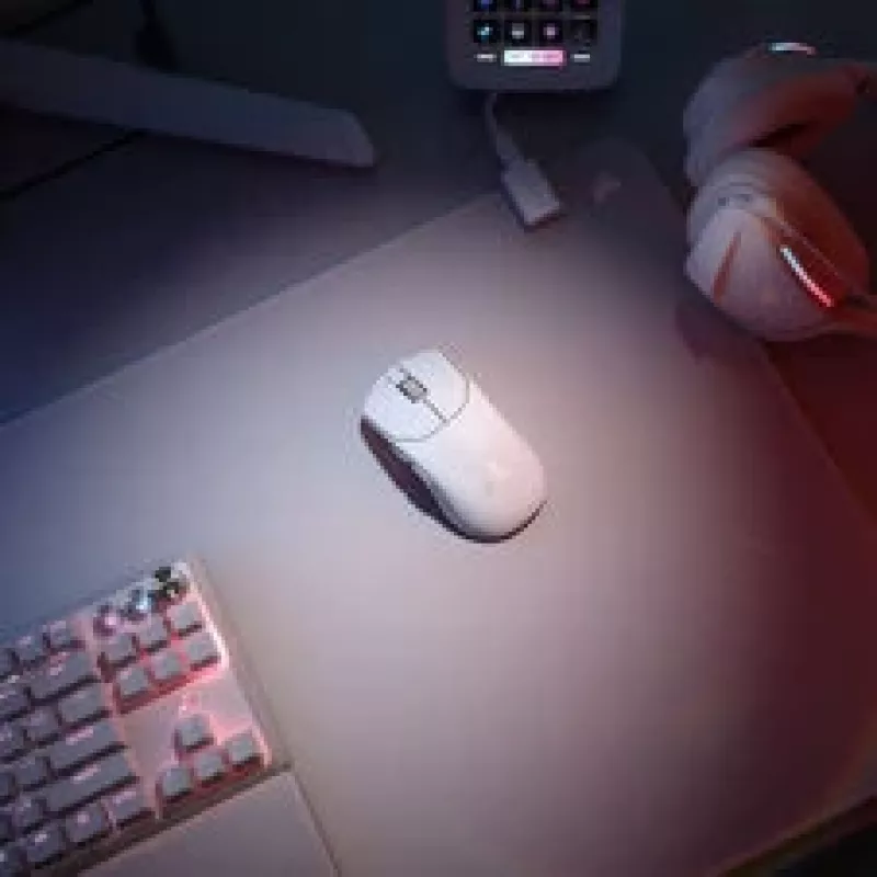 Balta itin lengva žaidimų pelė Corsair SABRE v2 PRO, belaidė