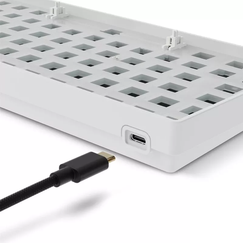 „Sharkoon SKILLER SGK50 S2 White“ – mechaninės klaviatūros pagrindas (be jungiklių ir dangtelių)